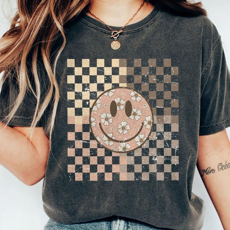 Comfort Colors Smiling Flower Shirt, Checkered Retro Shirt, Vintage Checkered T-Shirt, Smiling Flower Tee, Boho Style, Oversized Sleep Shirt for Women