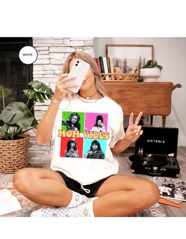 90Ã¢â‚¬â„¢s Mom Vibes Vintage Funny Mom T-Shirt, Retro Funny Mom T-Shirt, Mom Life Unisex Gildan Shirt Top Womenswear