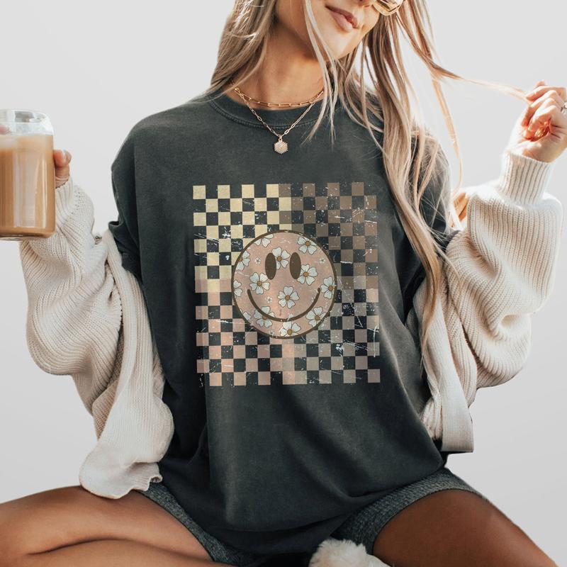 Comfort Colors Smiling Flower Shirt, Checkered Retro Shirt, Vintage Checkered T-Shirt, Smiling Flower Tee, Boho Style, Oversized Sleep Shirt for Women