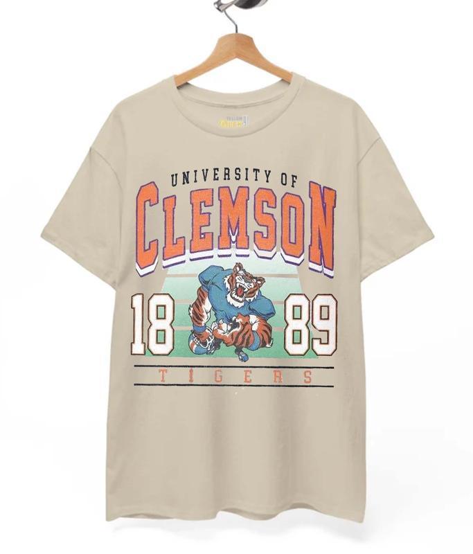 Vintage College All Teams NCAA T-shirt, Vintage T-shirt All Teams NCAA, Classic Sport T-shirt, Unisex T-shirt, For Men And Women, Gifts For Sport